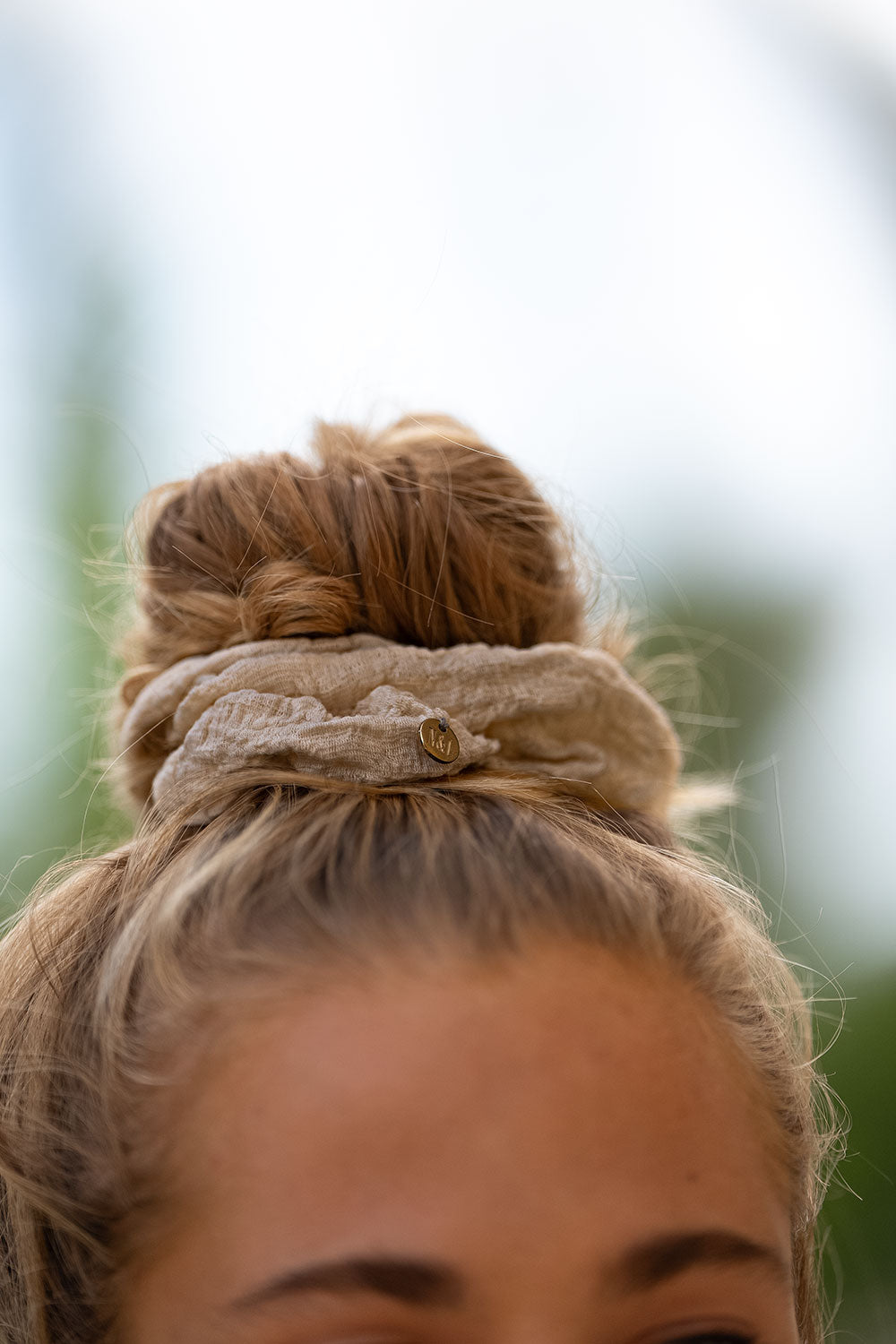 Scrunchie-taupe-1