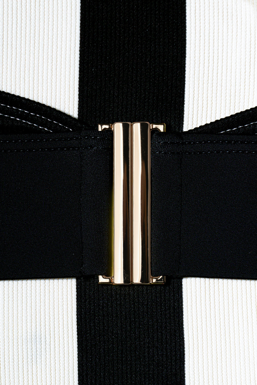 Nero e Bianco Cross Top