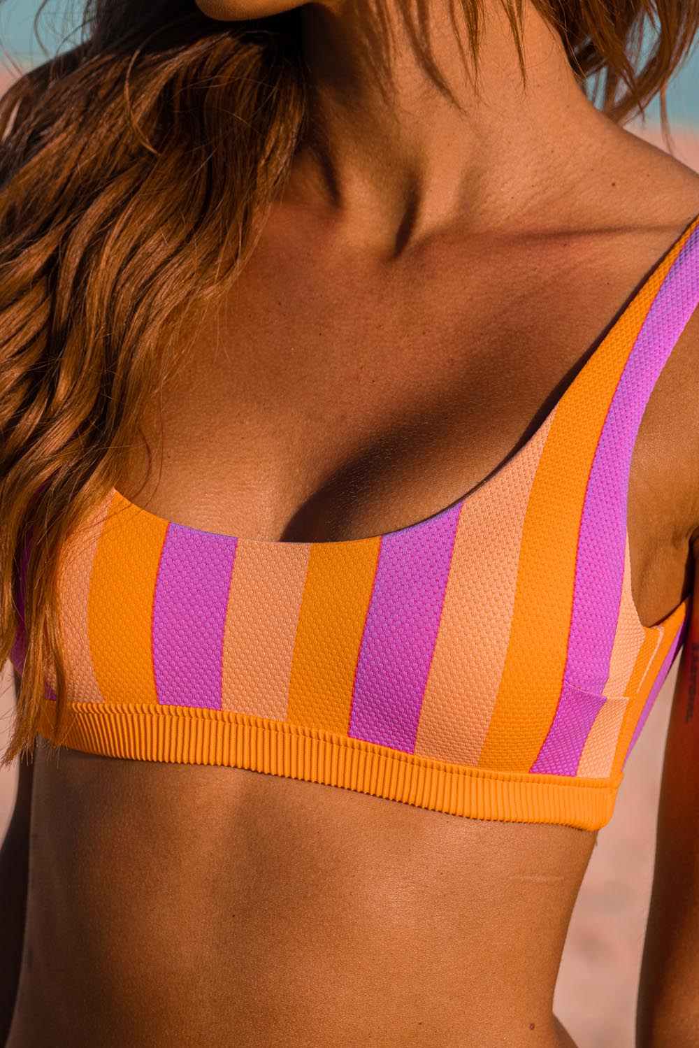 sporty-bikini-pink-orange-gestreift-swimwear-triangel-trend-2023-6